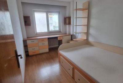 Apartament cu 3 camere semidecomandat, mobilat în Titan - 7