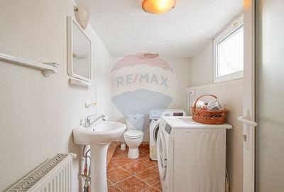 Casă cu 10 camere cu Teren 411 Mp în Schei - 30