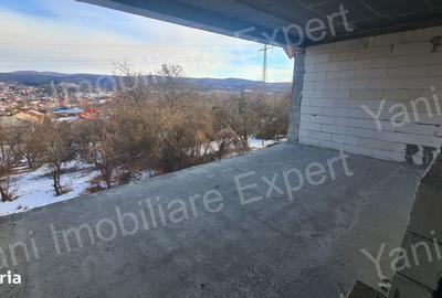Casă cu 4 camere cu Teren 723 Mp în Central - 1