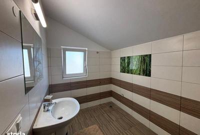 Casă cu 4 camere cu Canalizare în Central