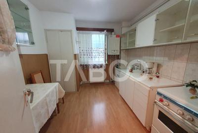 Apartament cu 3 camere semidecomandat, mobilat în Central - 11