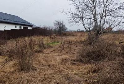 Teren de 3272 mp, în Izvoare - 1