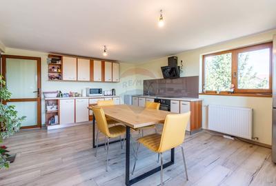 Casa spatioasa 5 camere Bucov - 11