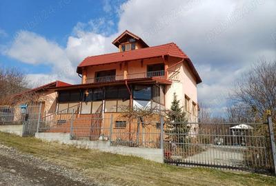 Casă cu 6 camere în Ștefănești - 2