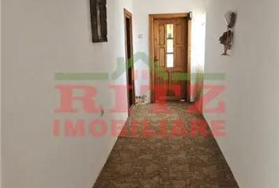 Casă cu 7 camere cu Teren 1756 Mp în Caracal - 2
