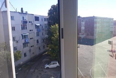 Garsonieră nedecomandată, mobilată în CET - 4