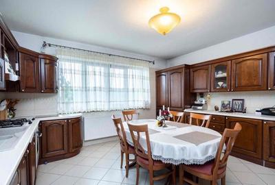 Casă individuală cu 11 camere cu Canalizare în Dămăroaia - 3