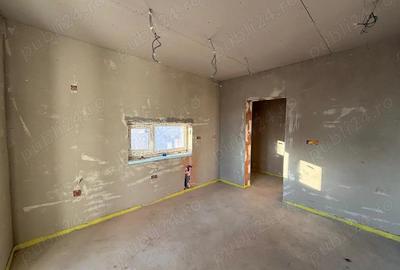 PROPRIETAR vand case individuale la rosu in Oradea! - 1