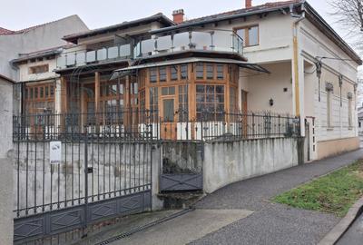 Casă individuală cu 10 camere cu Canalizare în Titulescu - 3