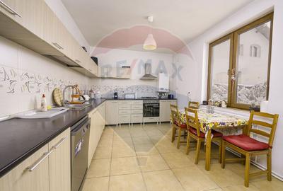 Casă cu 4 camere cu Teren 500 Mp în Bâcu - 1
