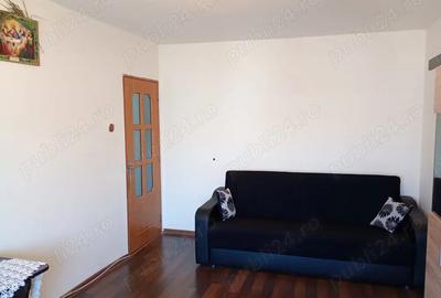 Vand apartament 2 camere ,9 Mai