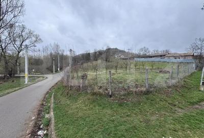 Teren de 1964 mp, în Central