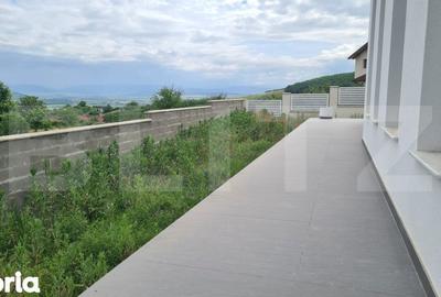 Casă cu 5 camere cu Teren 1000 Mp în Central
