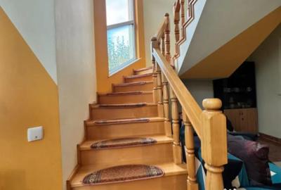 Casă cu 5 camere cu Teren 1310 Mp în Central - 2