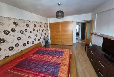 Hala Centrala- Etaj intermediar-Bloc 1987 - 4