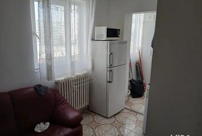 Inchiriez garsoniera 1500 lei - 2