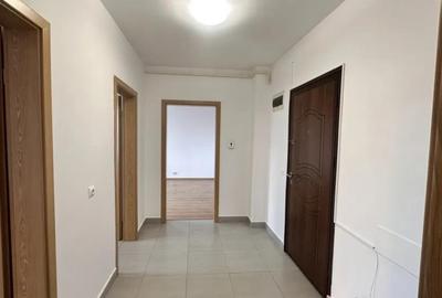 Apartament cu 2 camere decomandat în Tractorul - 3