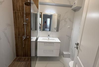 Apartament cu 3 camere decomandat în Exterior Vest