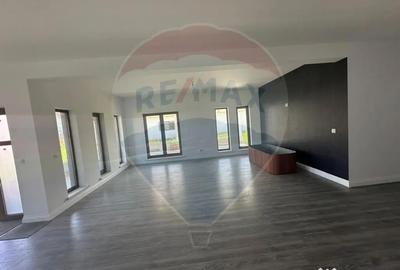 Casă cu 4 camere cu Teren 718 Mp în Lăpuș - 9