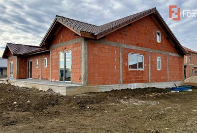 Duplex cu 4 camere cu Canalizare în Moșnița Nouă - 1