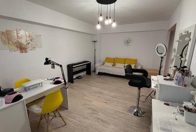 Apartament cu 2 camere decomandat în Trocadero