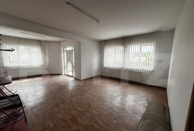 Casa de vanzare in Lazuri, ideala si pentru investitii - 3