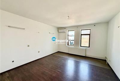 Casă individuală cu 9 camere cu Canalizare în Centru Civic - 9