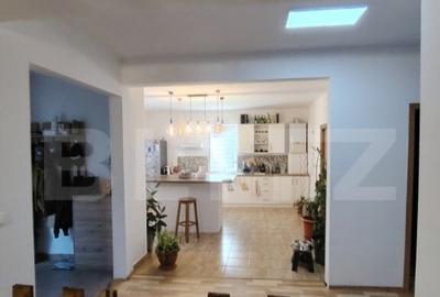 Casa deosebita cu 3 camere si spatiu comercial in Sangeorgiu - 2