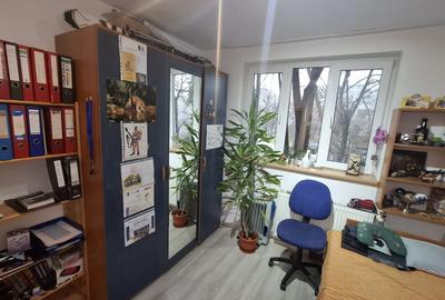 Apartament cu 4 camere decomandat în Titan - 19