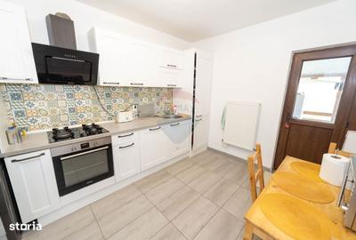 Casă cu 4 camere în Săbăreni - 2