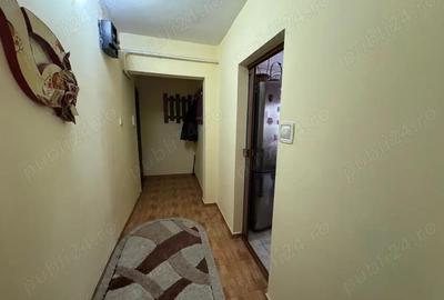 De inchiriat etaj 2 renovat , parcare - 2