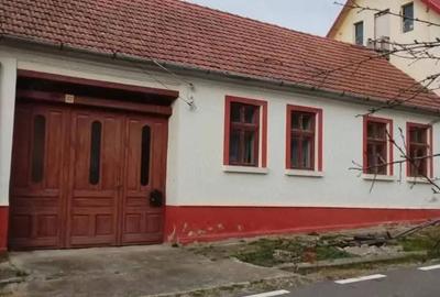 Casă cu 3 camere cu Teren 900 Mp în Slatina-Nera - 2