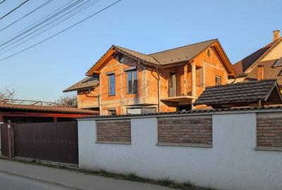 Casă cu 10 camere cu Teren 339 Mp în Decebal - 12