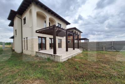 Casă cu 5 camere cu Teren 633 Mp în Moșnița Nouă