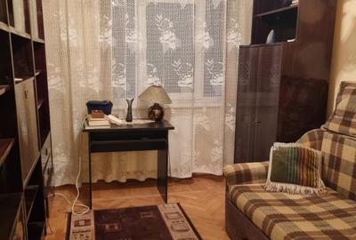 Apartament 3 camere partial mobilat, decomandat, et. 1/4 cu CT, zona Scoala 7 . - 9