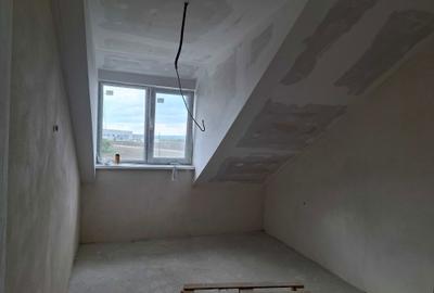 Apartament cu 4 camere decomandat în Turnișor - 8