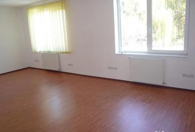 Spațiu comercial, de 950 mp, în Central - 9