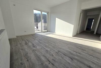 Apartament cu 3 camere decomandat în Nicolina