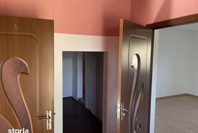 Casă cu 3 camere cu Teren 80 Mp în Dărmănești