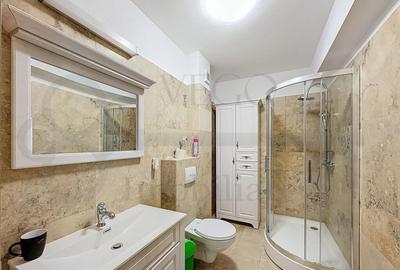 Spațiu comercial, de 85 mp, în Central - 4