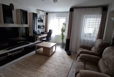 Apartament cu 3 camere decomandat, mobilat în Central - 1