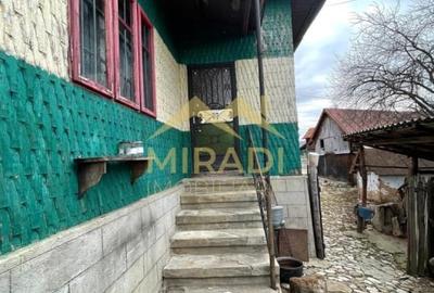 Casă cu 5 camere cu Teren 1990 Mp în Adunați - 12