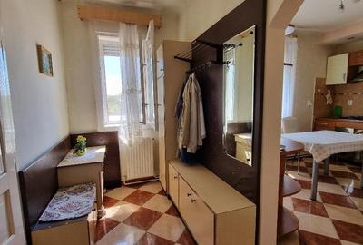 Etajul unei case- Apartament cu garaj si curte proprie - 9