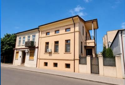 Casă individuală cu 9 camere cu Canalizare în Ultracentral - 4