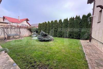Casa impresionanta , 250 mp , cu gradina generoasa 1000 mp , - 27