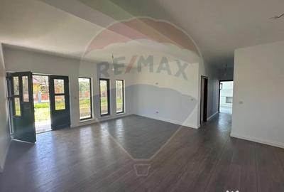 Casă cu 4 camere cu Teren 718 Mp în Lăpuș - 6