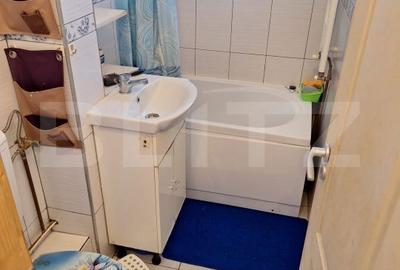 Apartament cu 3 camere semidecomandat în Central