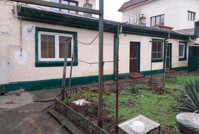 Vanzare Casa din caramida, supr. totala este de 387.mp., supr. const.121mp., str. Garii cu M. Bravu - 2
