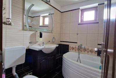 Apartament cu 3 camere semidecomandat în 1 Decembrie 1918