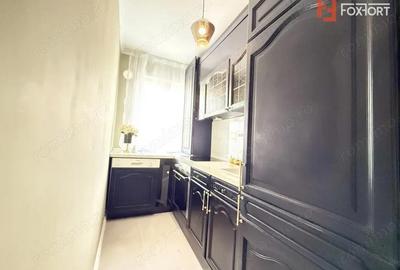 Apartament cu 3 camere semidecomandat, mobilat în Cetății